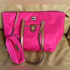 Dooney & Bourke Large Wayfarer Zip Tote with Key Fob NWT Fuschia